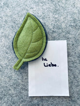 Lade das Bild in den Galerie-Viewer, Grabbeigabe - Trosttäschchen Blatt