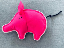 Lade das Bild in den Galerie-Viewer, Trauergeschenk - Trosttier Schwein