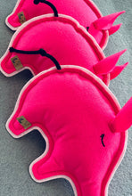 Lade das Bild in den Galerie-Viewer, Trauergeschenk - Trosttier Schwein