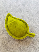 Lade das Bild in den Galerie-Viewer, Grabbeigabe - Trosttäschchen Blatt