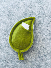 Lade das Bild in den Galerie-Viewer, Grabbeigabe - Trosttäschchen Blatt