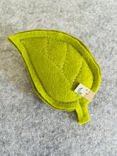 Lade das Bild in den Galerie-Viewer, Grabbeigabe - Trosttäschchen Blatt